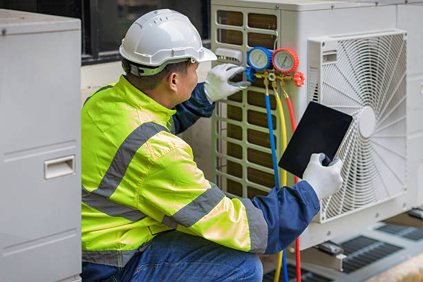 Professional Hvac technician working in Woodstock, IL